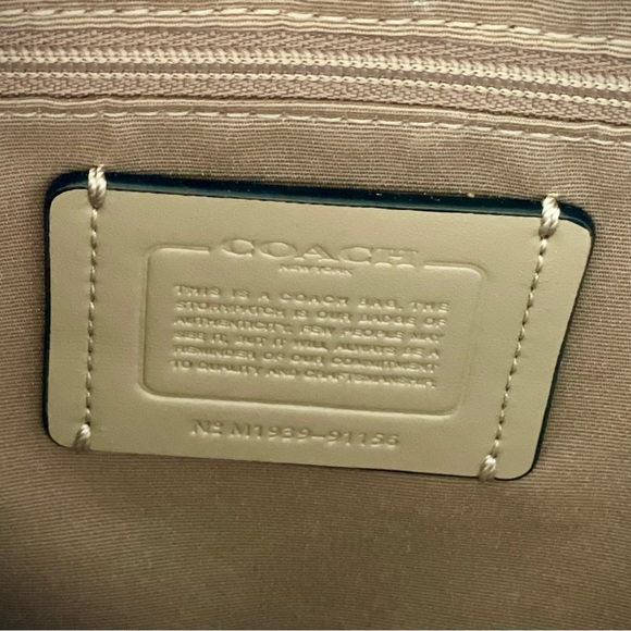 Women's Shoulder Bag - Picture 2 of 4